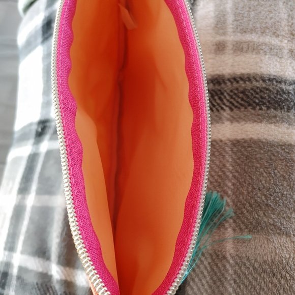 DRAMA LLAMA MAKEUP BAG - Picture 3 of 3